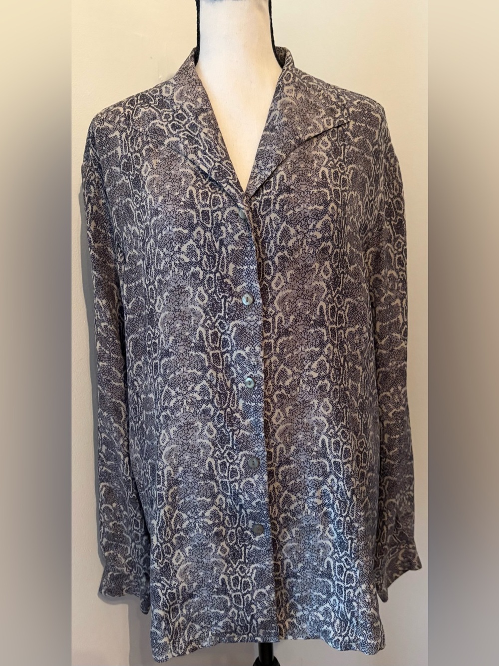 Anna and Frank Silk Top Snake Print Button Down Shirt Blouse Grey Black XL